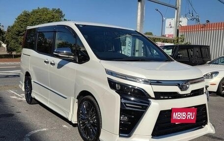 Toyota Voxy III, 2021 год, 2 249 069 рублей, 3 фотография