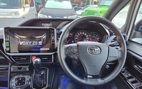 Toyota Voxy III, 2021 год, 2 249 069 рублей, 12 фотография