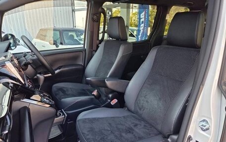 Toyota Voxy III, 2021 год, 2 249 069 рублей, 18 фотография