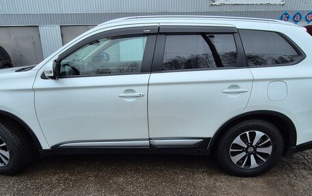 Mitsubishi Outlander III рестайлинг 3, 2018 год, 2 090 000 рублей, 6 фотография