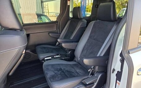 Toyota Voxy III, 2021 год, 2 249 069 рублей, 20 фотография