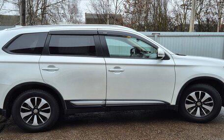 Mitsubishi Outlander III рестайлинг 3, 2018 год, 2 090 000 рублей, 3 фотография