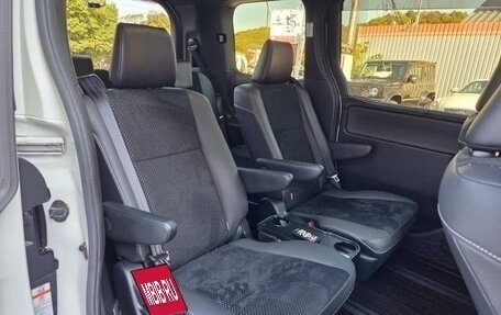 Toyota Voxy III, 2021 год, 2 249 069 рублей, 19 фотография