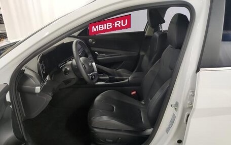 Hyundai Elantra, 2025 год, 1 560 000 рублей, 6 фотография