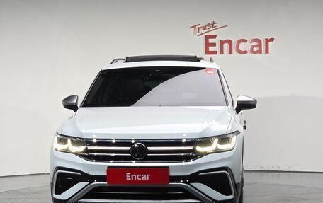 Volkswagen Tiguan II, 2023 год, 3 263 000 рублей, 3 фотография