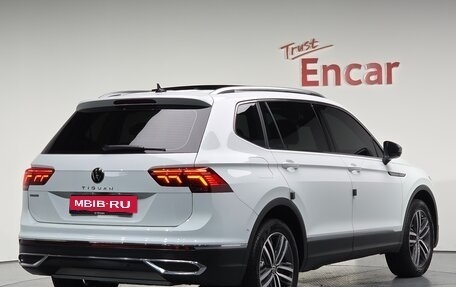 Volkswagen Tiguan II, 2023 год, 3 263 000 рублей, 2 фотография