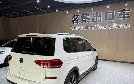 Volkswagen Touran III, 2022 год, 2 100 000 рублей, 5 фотография