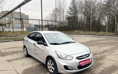 Hyundai Solaris II рестайлинг, 2011 год, 850 000 рублей, 12 фотография