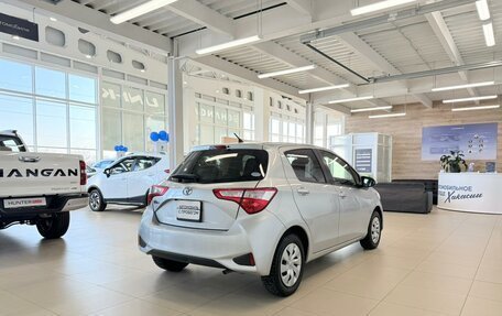 Toyota Vitz, 2019 год, 1 279 000 рублей, 6 фотография