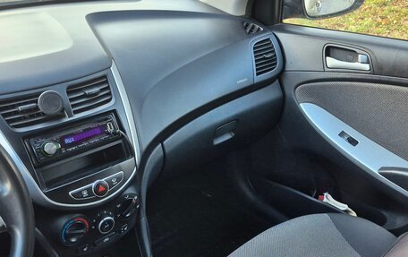 Hyundai Solaris II рестайлинг, 2011 год, 560 000 рублей, 7 фотография