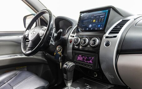 Mitsubishi Pajero Sport II рестайлинг, 2013 год, 1 748 000 рублей, 33 фотография