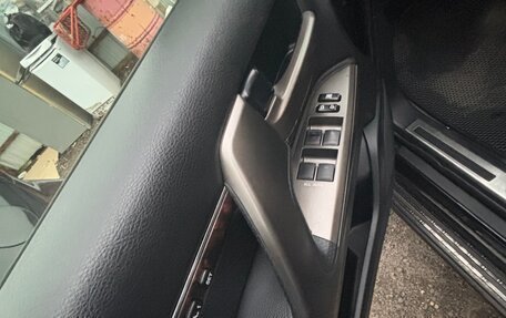 Toyota Land Cruiser 200, 2011 год, 2 850 000 рублей, 20 фотография