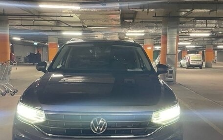 Volkswagen Tiguan II, 2021 год, 3 400 000 рублей, 1 фотография