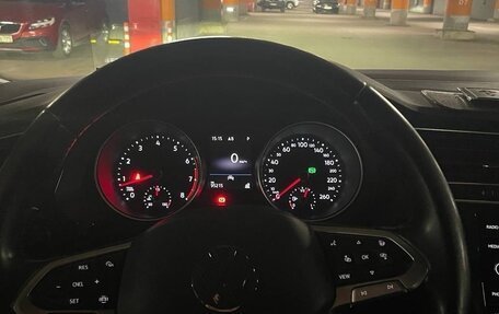 Volkswagen Tiguan II, 2021 год, 3 400 000 рублей, 2 фотография