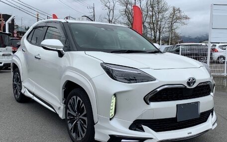 Toyota Yaris Cross, 2022 год, 1 598 000 рублей, 3 фотография