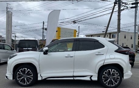 Toyota Yaris Cross, 2022 год, 1 598 000 рублей, 8 фотография