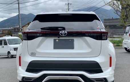 Toyota Yaris Cross, 2022 год, 1 598 000 рублей, 6 фотография