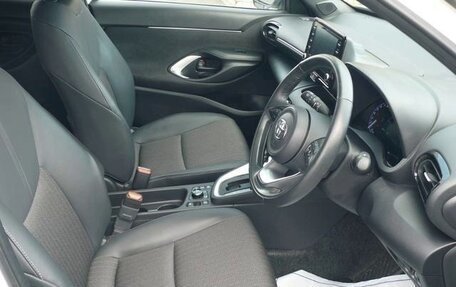 Toyota Yaris Cross, 2022 год, 1 598 000 рублей, 10 фотография