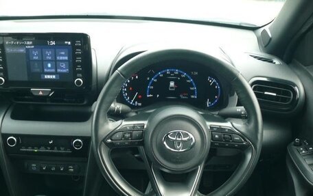 Toyota Yaris Cross, 2022 год, 1 598 000 рублей, 11 фотография