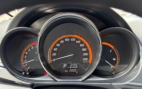 Toyota Yaris XP150 рестайлинг, 2022 год, 1 350 000 рублей, 8 фотография