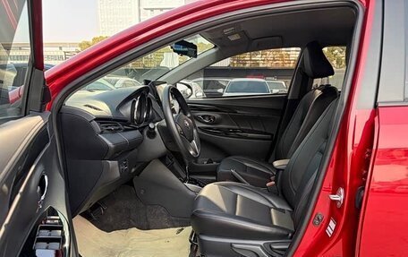 Toyota Yaris XP150 рестайлинг, 2022 год, 1 350 000 рублей, 9 фотография