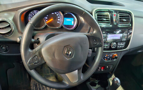 Renault Logan II, 2017 год, 749 000 рублей, 2 фотография