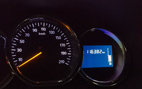 Renault Logan II, 2017 год, 749 000 рублей, 3 фотография