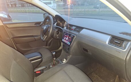 Skoda Rapid I, 2017 год, 380 000 рублей, 2 фотография