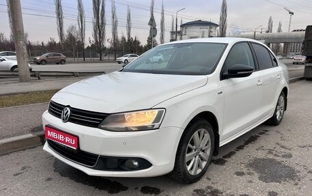 Volkswagen Jetta VI, 2013 год, 1 000 000 рублей, 1 фотография