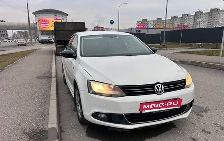 Volkswagen Jetta VI, 2013 год, 1 000 000 рублей, 2 фотография