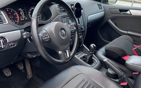 Volkswagen Jetta VI, 2013 год, 1 000 000 рублей, 5 фотография
