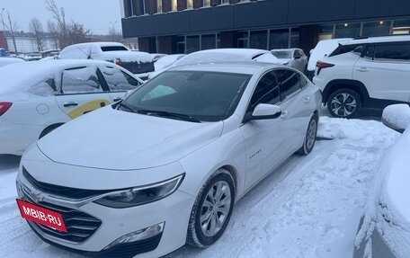 Chevrolet Malibu IX, 2020 год, 2 100 000 рублей, 2 фотография