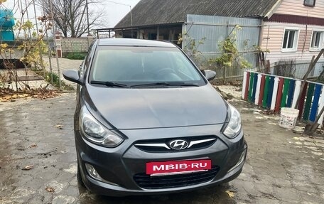 Hyundai Solaris II рестайлинг, 2012 год, 840 000 рублей, 3 фотография