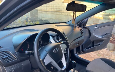 Hyundai Solaris II рестайлинг, 2012 год, 840 000 рублей, 18 фотография