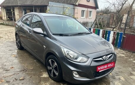 Hyundai Solaris II рестайлинг, 2012 год, 840 000 рублей, 10 фотография