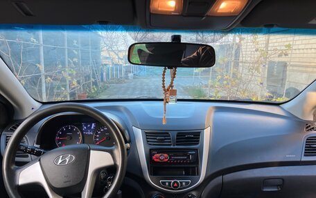 Hyundai Solaris II рестайлинг, 2012 год, 840 000 рублей, 25 фотография