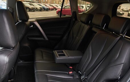 Toyota RAV4, 2017 год, 2 498 000 рублей, 12 фотография