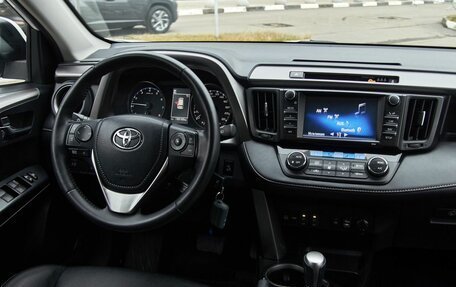 Toyota RAV4, 2017 год, 2 498 000 рублей, 13 фотография
