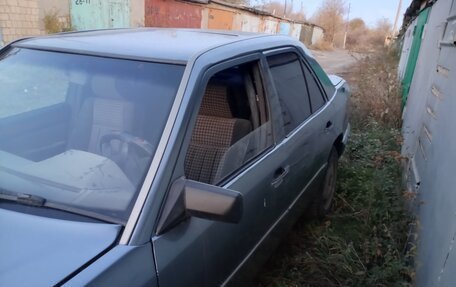 Mercedes-Benz E-Класс, 1993 год, 450 000 рублей, 2 фотография