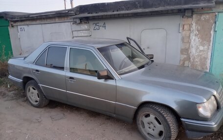 Mercedes-Benz E-Класс, 1993 год, 450 000 рублей, 3 фотография