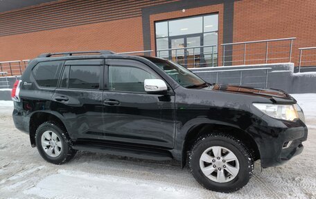 Toyota Land Cruiser Prado 150 рестайлинг 2, 2022 год, 5 900 000 рублей, 4 фотография