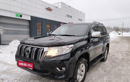 Toyota Land Cruiser Prado 150 рестайлинг 2, 2022 год, 5 900 000 рублей, 3 фотография