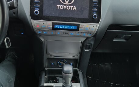 Toyota Land Cruiser Prado 150 рестайлинг 2, 2022 год, 5 900 000 рублей, 17 фотография