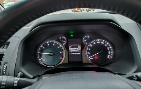 Toyota Land Cruiser Prado 150 рестайлинг 2, 2022 год, 5 900 000 рублей, 16 фотография