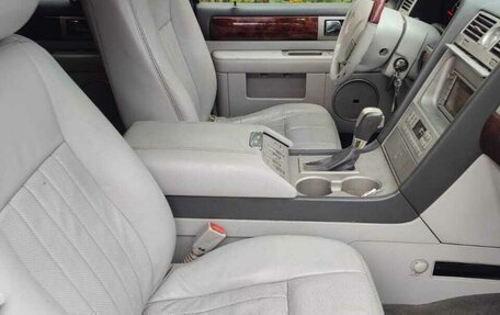 Lincoln Navigator, 2004 год, 1 050 000 рублей, 9 фотография