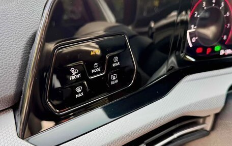 Volkswagen Golf VIII, 2022 год, 1 852 000 рублей, 19 фотография