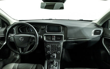 Volvo V40 Cross Country I, 2017 год, 1 977 000 рублей, 13 фотография