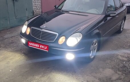 Mercedes-Benz E-Класс, 2003 год, 900 000 рублей, 1 фотография