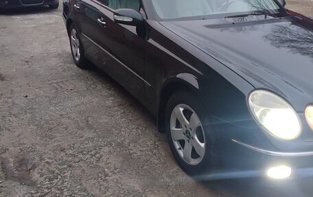 Mercedes-Benz E-Класс, 2003 год, 900 000 рублей, 6 фотография