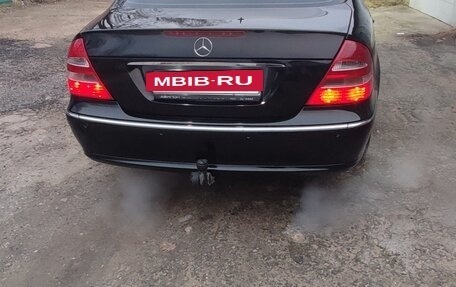 Mercedes-Benz E-Класс, 2003 год, 900 000 рублей, 8 фотография